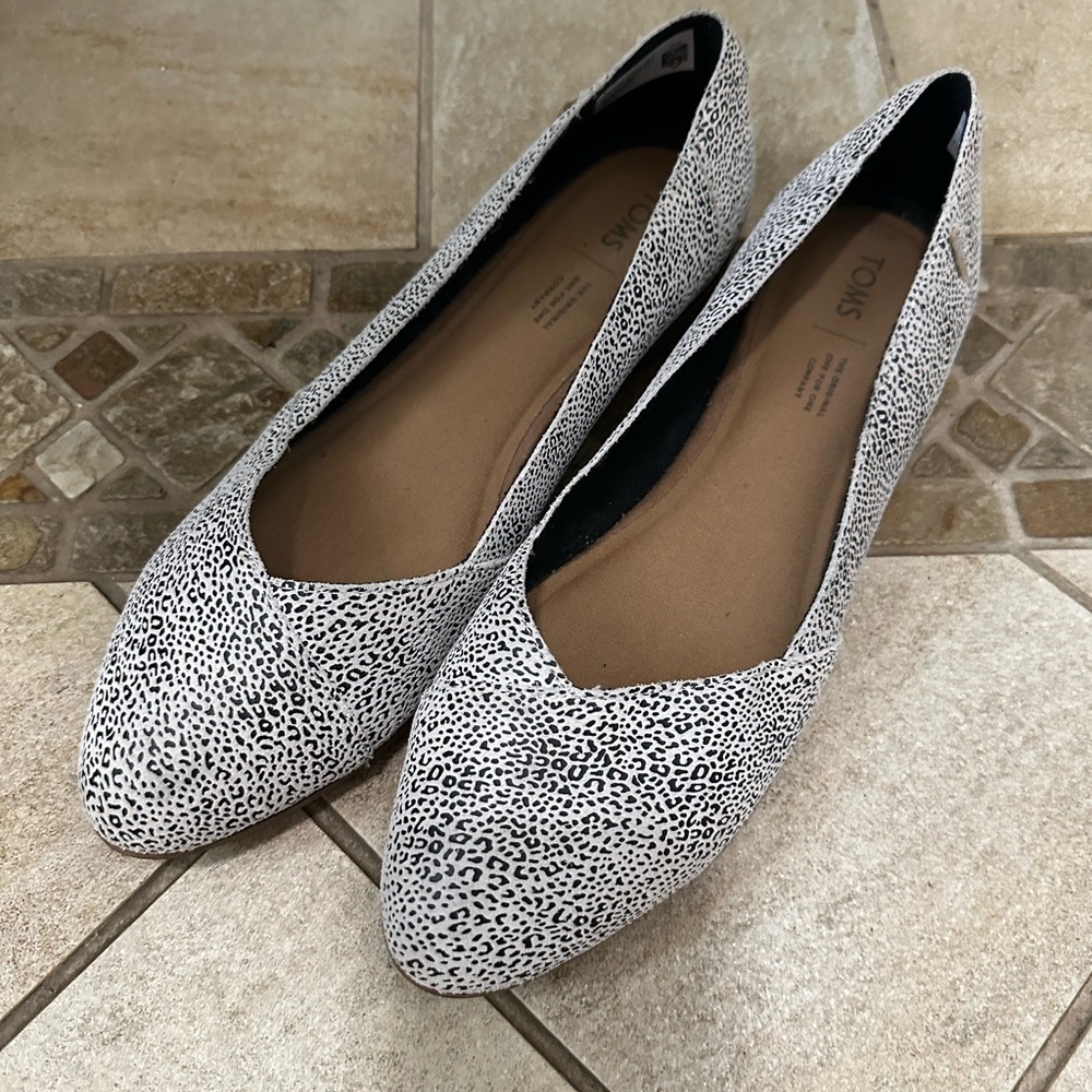 TOMS Jutti Neat Suede Cheetah Print Flats - Size 11